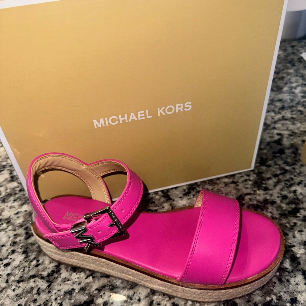 Brand new never worn size 7